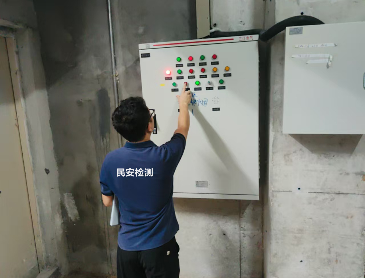 疏散指示标志照度测量