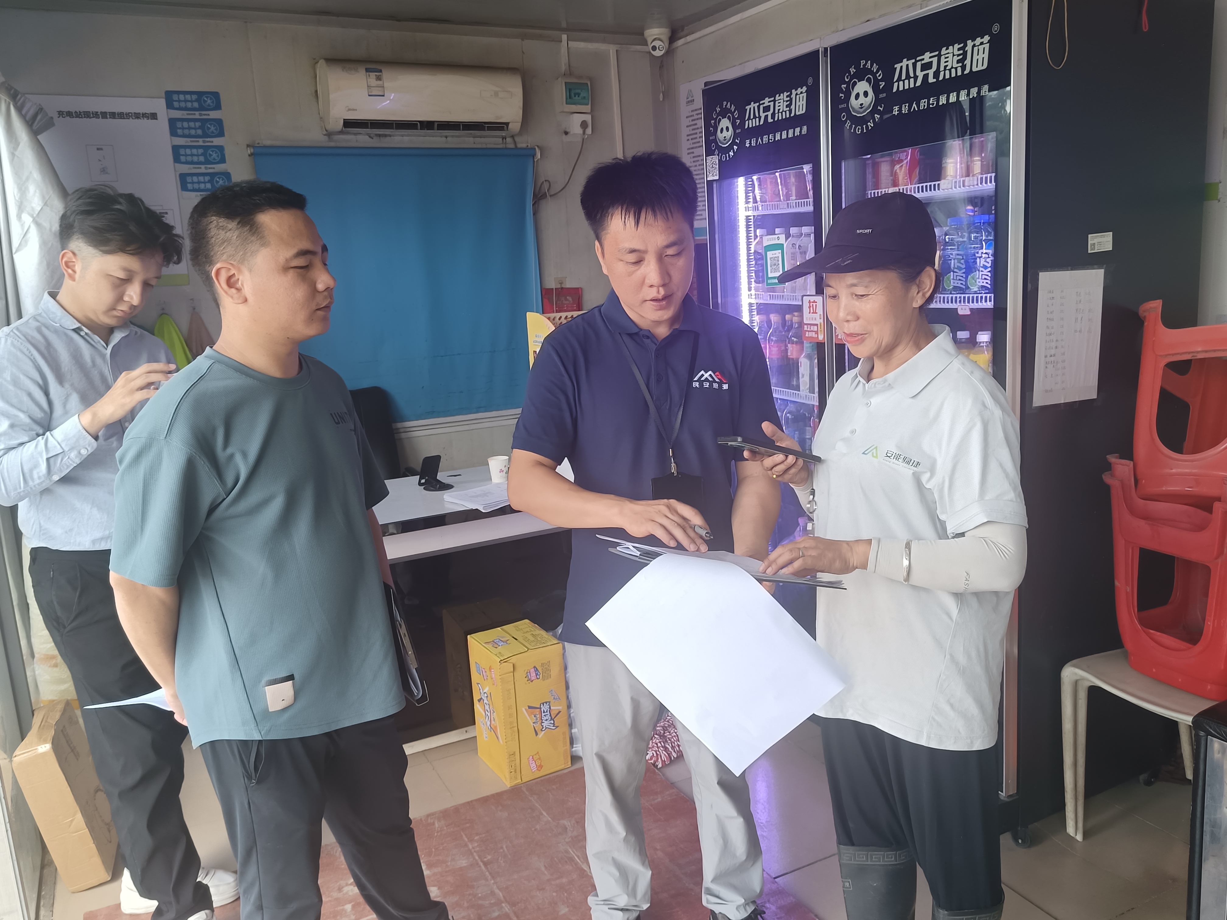 三小场所用电隐患排查现场